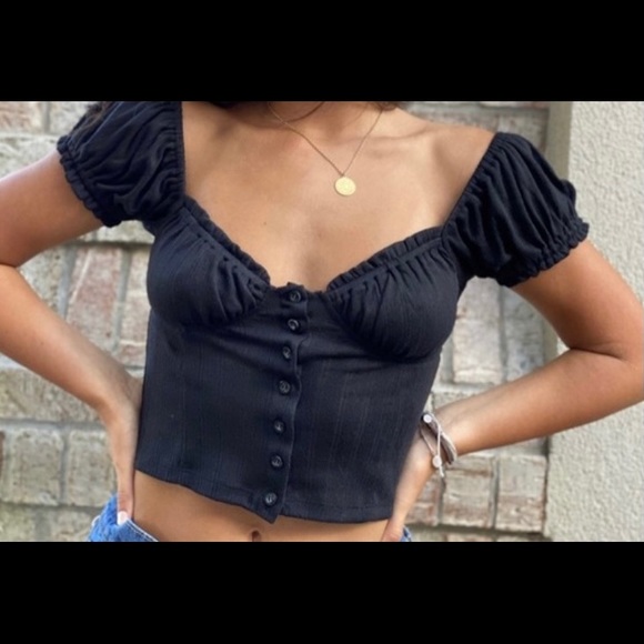 et clet Tops - Et Clet black short sleeved crop top
